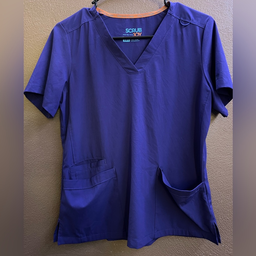 Scrub joy top